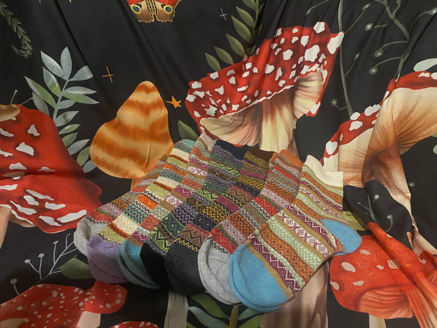 One random pair of Women’s comfy & warm patterned socks (one size)