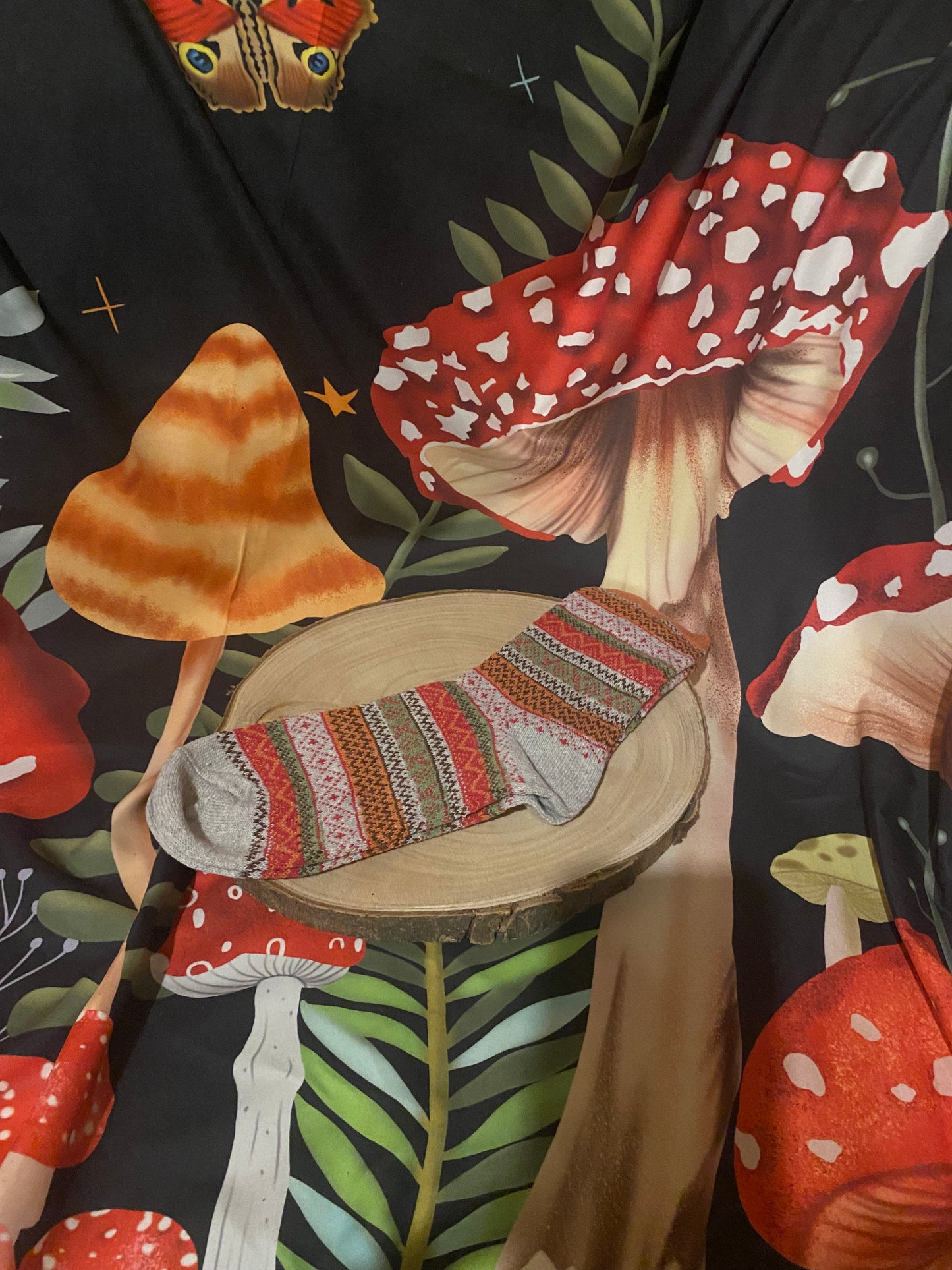 One random pair of Women’s comfy & warm patterned socks (one size)