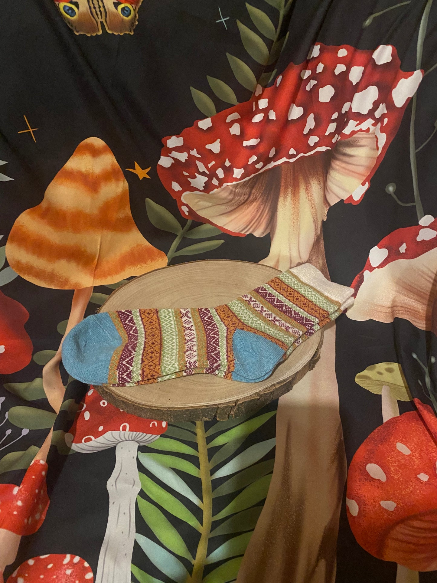 One random pair of Women’s comfy & warm patterned socks (one size)